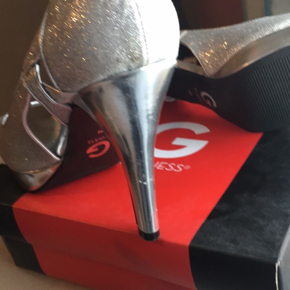 Silver Heels - Picture 4 of 6